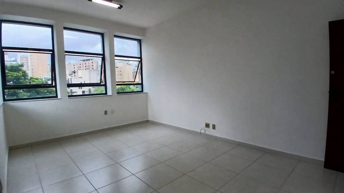 Sala de 28 m², Cidade Jardim, Belo Horizonte